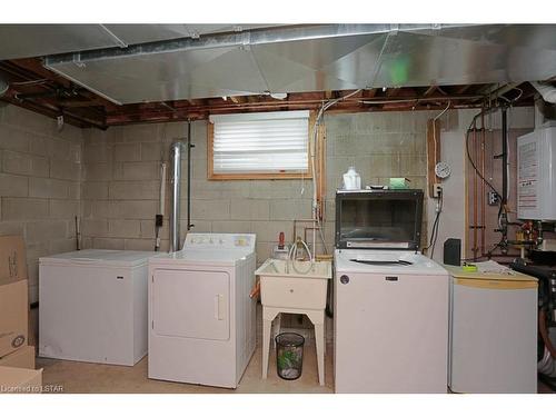 1227 Toukay Crescent, London, ON - Indoor Photo Showing Laundry Room