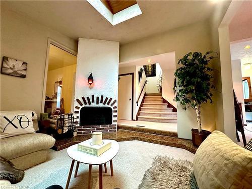 655 Woodcrest Boulevard, London, ON - Indoor Photo Showing Living Room