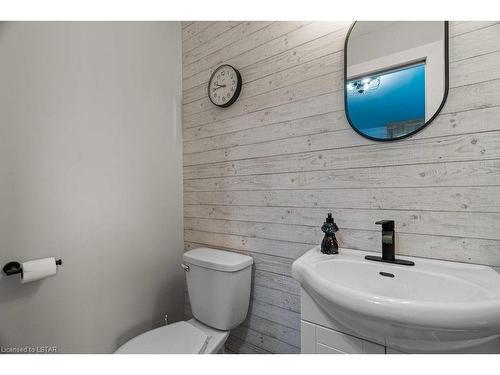22410 Mcarthur Road, Appin, ON - Indoor Photo Showing Bathroom