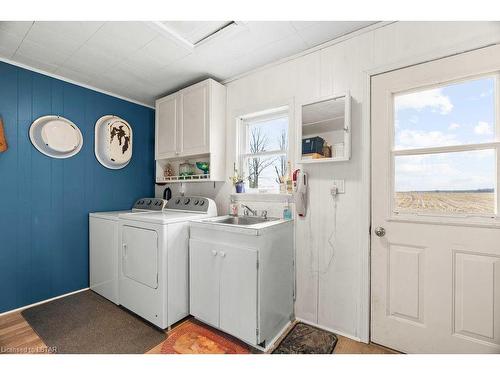 22410 Mcarthur Road, Appin, ON - Indoor Photo Showing Laundry Room