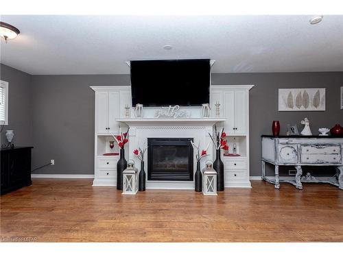 1400 Aspenridge Crescent, London, ON - Indoor Photo Showing Living Room With Fireplace