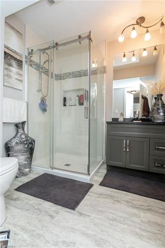 1400 Aspenridge Crescent, London, ON - Indoor Photo Showing Bathroom