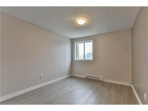 203-1445 Huron Street, London, ON - Indoor Photo Showing Other Room