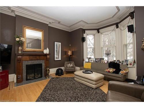 554 Waterloo Street, London, ON - Indoor Photo Showing Living Room With Fireplace