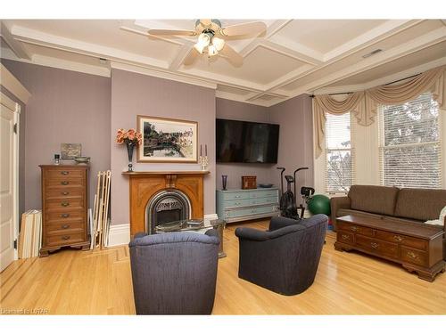 554 Waterloo Street, London, ON - Indoor Photo Showing Living Room With Fireplace