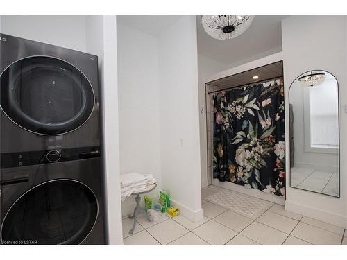 554 Waterloo Street, London, ON - Indoor Photo Showing Laundry Room