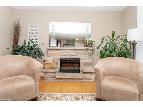 347 Burlington Crescent, London, ON - Indoor Photo Showing Living Room With Fireplace