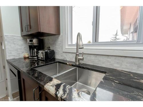 347 Burlington Crescent, London, ON - Indoor Photo Showing Kitchen With Double Sink
