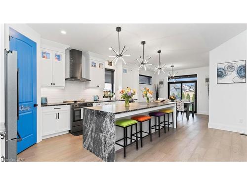 17 Edgeview Crescent, Komoka, ON - Indoor Photo Showing Kitchen With Upgraded Kitchen
