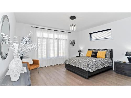 17 Edgeview Crescent, Komoka, ON - Indoor Photo Showing Bedroom