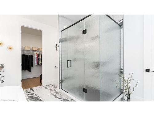17 Edgeview Crescent, Komoka, ON - Indoor Photo Showing Bathroom