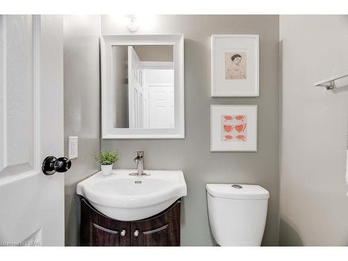 17-1200 Cheapside Street, London, ON - Indoor Photo Showing Bathroom