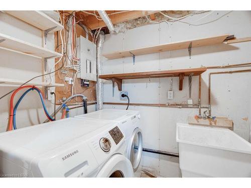 17-1200 Cheapside Street, London, ON - Indoor Photo Showing Laundry Room