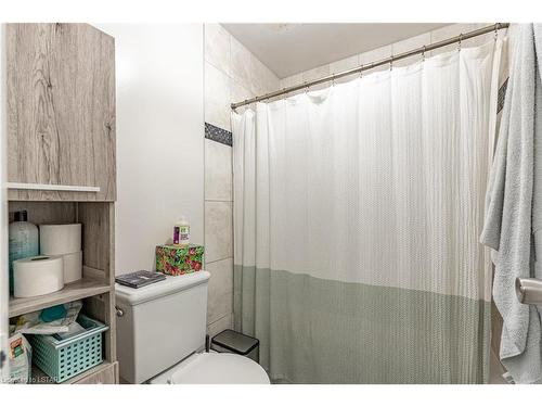 22 Palace Street, London, ON - Indoor Photo Showing Bathroom