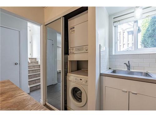 22 Palace Street, London, ON - Indoor Photo Showing Laundry Room