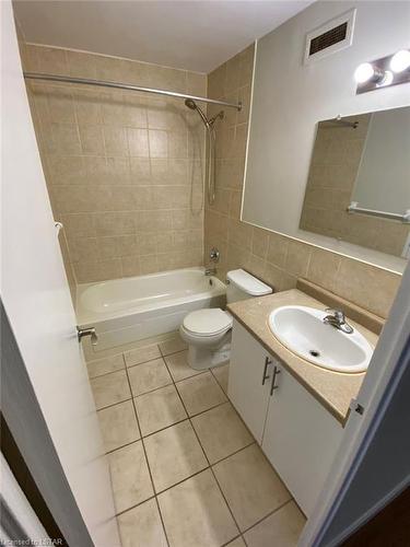 306-563 Mornington Avenue, London, ON - Indoor Photo Showing Bathroom