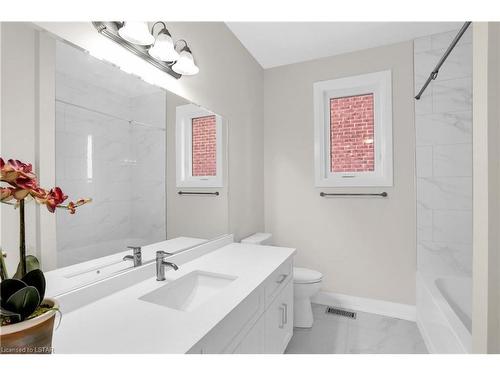 4 Bouw Place, Dutton, ON - Indoor Photo Showing Bathroom