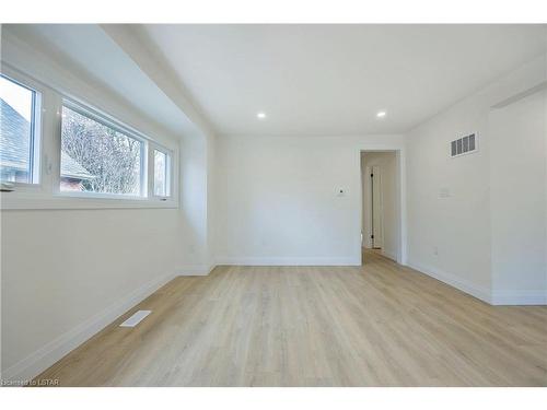 40 Logan Avenue, London, ON - Indoor Photo Showing Other Room