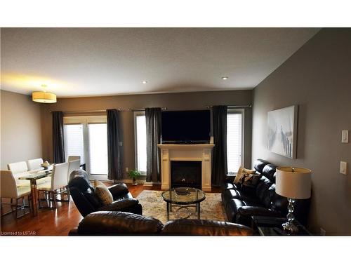 22-1630 Bayswater Crescent, London, ON - Indoor Photo Showing Living Room With Fireplace