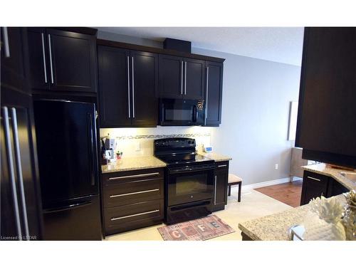 22-1630 Bayswater Crescent, London, ON - Indoor Photo Showing Kitchen