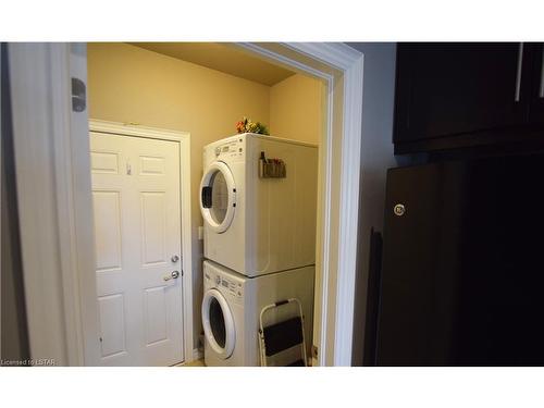 22-1630 Bayswater Crescent, London, ON - Indoor Photo Showing Laundry Room