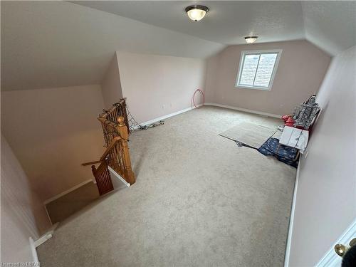 692 Oakcrossing Road, London, ON - Indoor Photo Showing Other Room