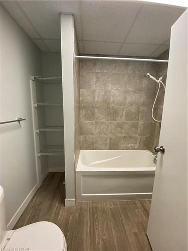 110-50 Scott Street, St. Thomas, ON - Indoor Photo Showing Bathroom