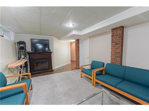 34 Ponderosa Crescent, London, ON - Indoor Photo Showing Laundry Room