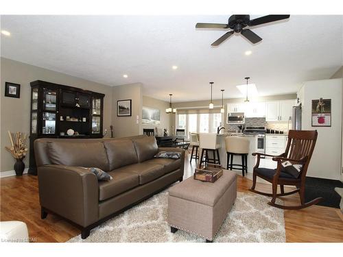 10160 Edmonds Boulevard, Grand Bend, ON - Indoor Photo Showing Living Room