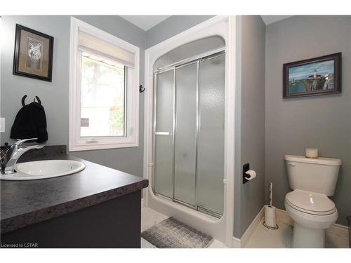 10160 Edmonds Boulevard, Grand Bend, ON - Indoor Photo Showing Bathroom