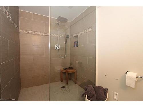 10160 Edmonds Boulevard, Grand Bend, ON - Indoor Photo Showing Bathroom