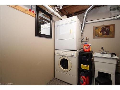 10160 Edmonds Boulevard, Grand Bend, ON - Indoor Photo Showing Laundry Room