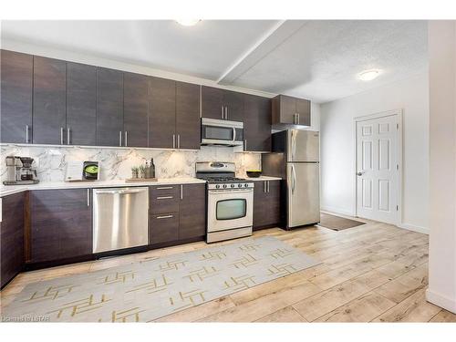 385 Mitton Street S, Sarnia, ON - Indoor Photo Showing Kitchen With Upgraded Kitchen