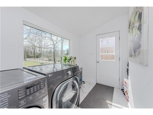 136 Woolwich Street, Kitchener, ON - Indoor Photo Showing Laundry Room