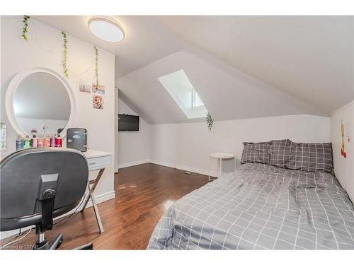 136 Woolwich Street, Kitchener, ON - Indoor Photo Showing Bedroom