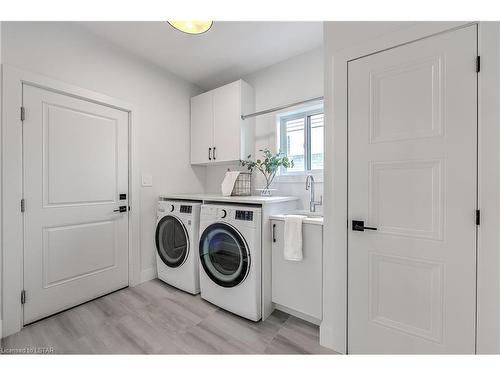 2318 Wickerson Road, London, ON - Indoor Photo Showing Laundry Room