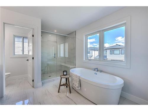 2318 Wickerson Road, London, ON - Indoor Photo Showing Bathroom