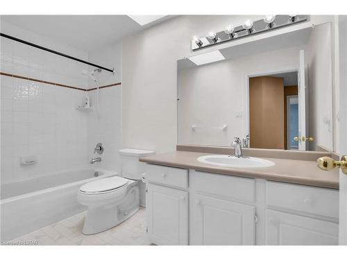615 Valetta Street, London, ON - Indoor Photo Showing Bathroom