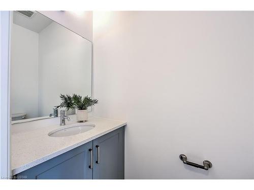 3932 Campbell Street N, London, ON - Indoor Photo Showing Bathroom