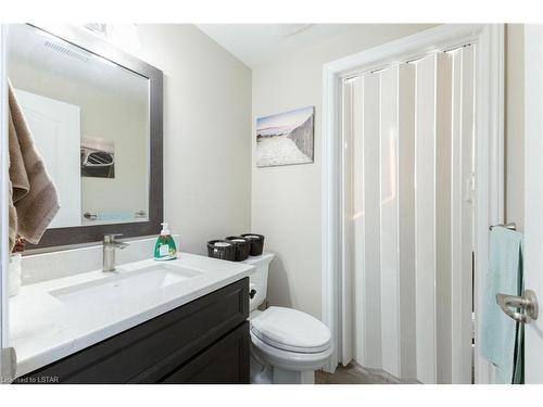 16-40 Ontario Street S, Grand Bend, ON - Indoor Photo Showing Bathroom
