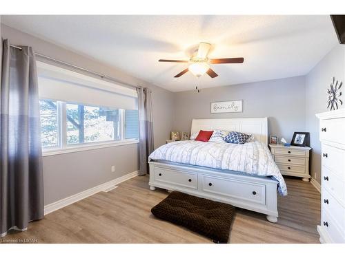 16-40 Ontario Street S, Grand Bend, ON - Indoor Photo Showing Bedroom