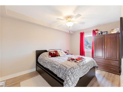 16-40 Ontario Street S, Grand Bend, ON - Indoor Photo Showing Bedroom