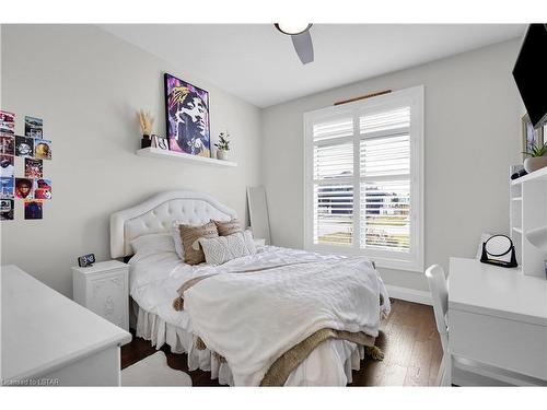 69 Foxborough Place, Thorndale, ON - Indoor Photo Showing Bedroom