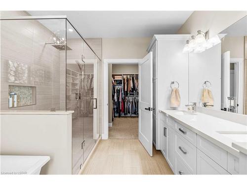4657 Lakeside Street, Plympton-Wyoming, ON - Indoor Photo Showing Bathroom