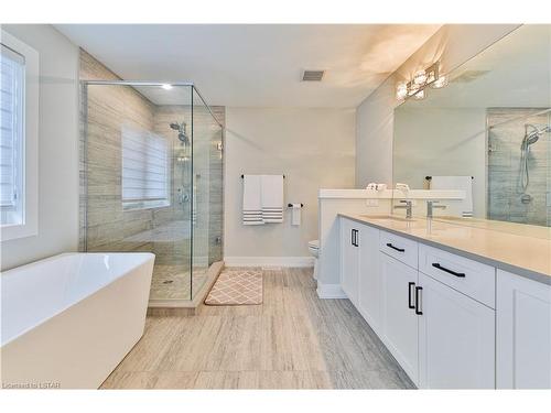 1867 Fountain Grass Drive, London, ON - Indoor Photo Showing Bathroom