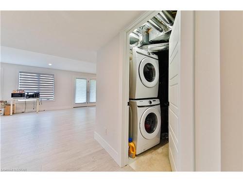 1867 Fountain Grass Drive, London, ON - Indoor Photo Showing Laundry Room