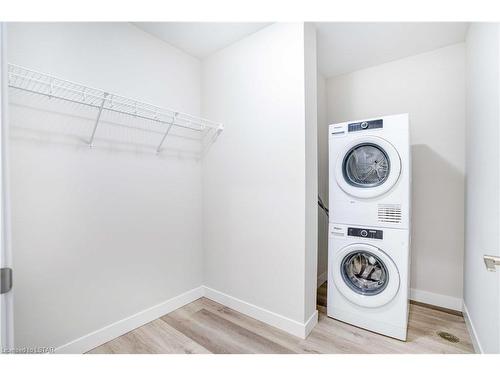 306-100 The Promenade, Port Stanley, ON - Indoor Photo Showing Laundry Room