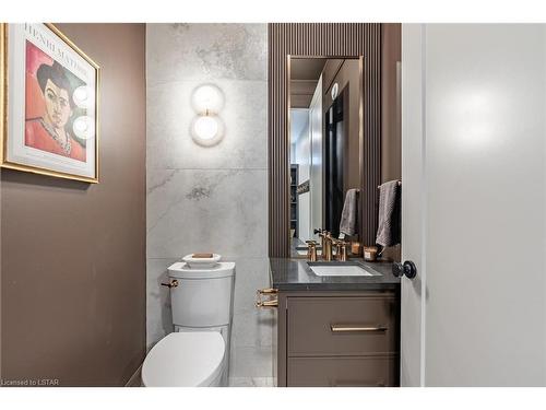 1096 Riverbend Road, London, ON - Indoor Photo Showing Bathroom