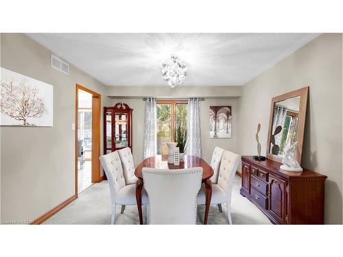 504 Sunnyside Crescent, London, ON - Indoor Photo Showing Dining Room