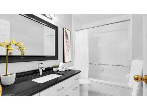 504 Sunnyside Crescent, London, ON - Indoor Photo Showing Bathroom
